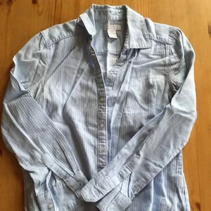 5/$25 Fitted button  up shirt
